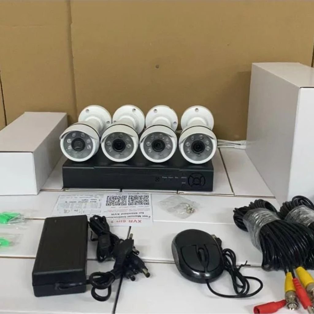 4 Channel CCTV Security Camera with DVR (4 by 20 CM Cable) 4 Channel CCTV Security Camera with DVR (4 by 20 CM Cable)